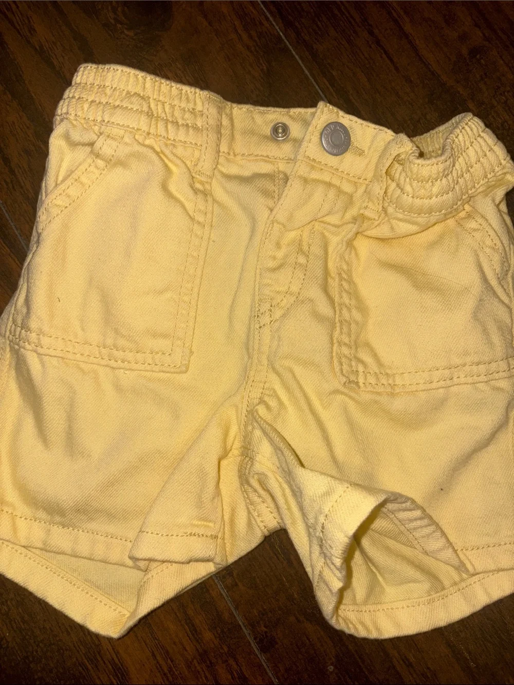 Old Navy Kids Shorts set of 3 one in Yellow- Denim Orange & Flower- Linen 5T